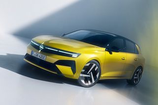 Elektrický Opel Astra láká rodiny na tradici a velký kufr. Ovšem co ten zbytek?
